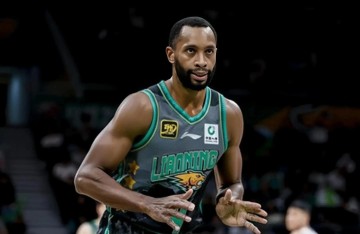 媒体人：山东男篮有意弗格但报价未达成一致，三、四外援会陆续到位