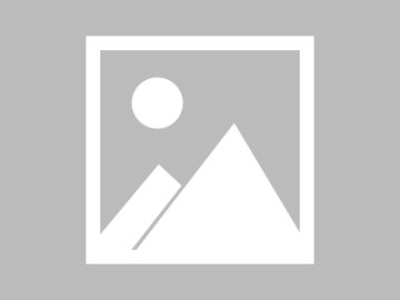 宗庆后去世那天，他老婆施幼珍在殡仪馆侧门的花圈后站了一会儿